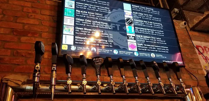 Craft+Carry at DeKalb Market Hall 8