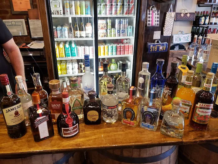 Vino Bueno & Liqueur 7