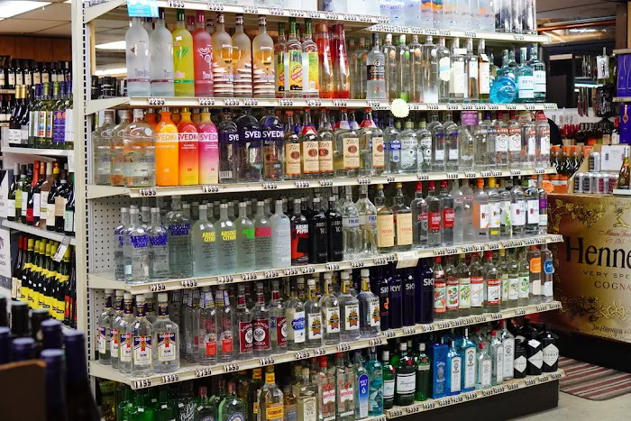 Stuyvesant Square Liquors 4