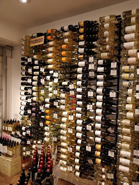 Rouge & Blanc Wine and liquors 2