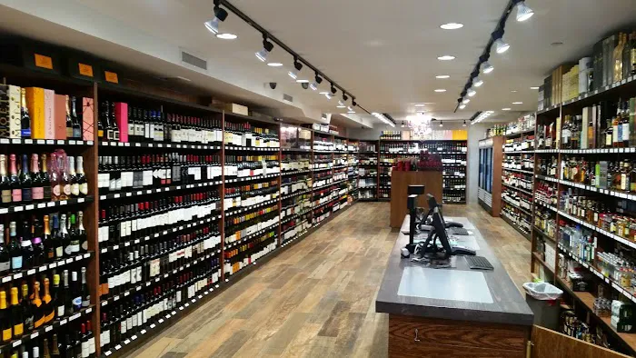 The Manhattan Wine Shop 9
