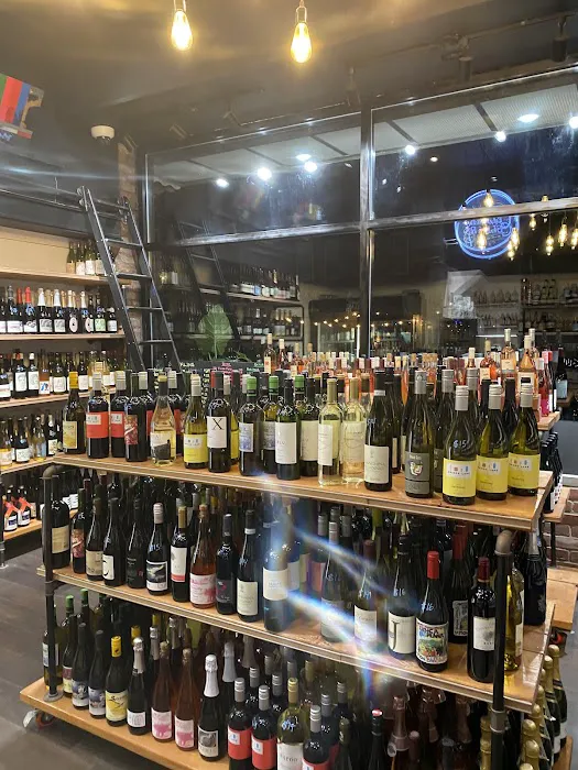 Franklin Cellars Wine & Spirits 3