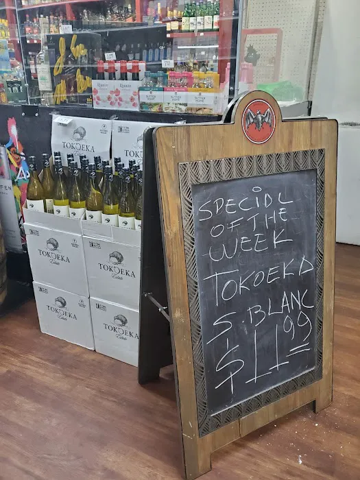 Junior's Liquors 4