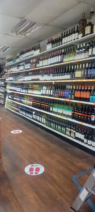 Junior's Liquors 0