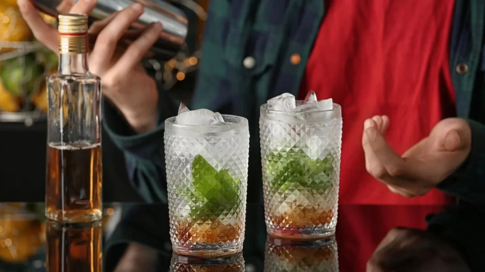 Mastering the Art of Cocktail Mixology: Tips and Techniques for Perfect Drinks