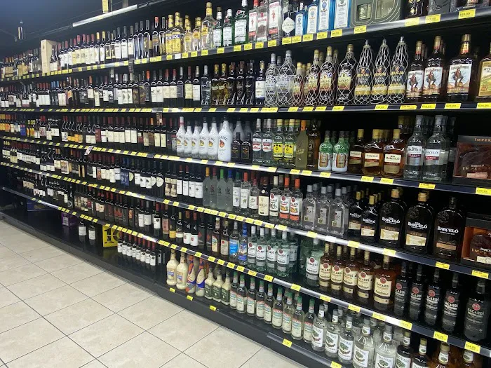 104st Wine & Liquor 3