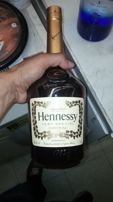 Twin's Liquor Store 0