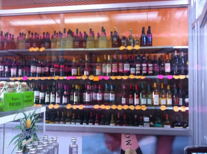 Murdock Discount Liquors 7