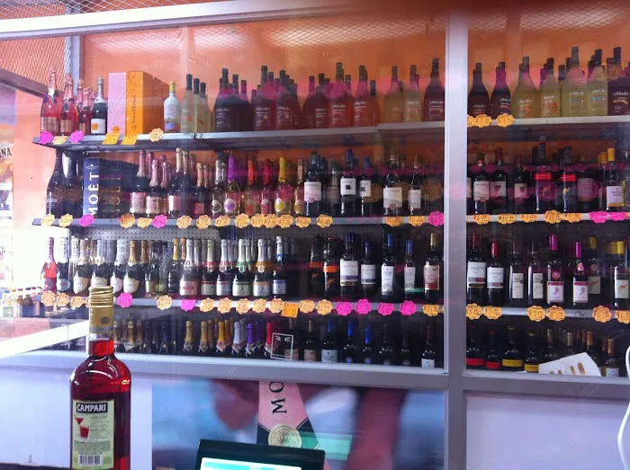 Murdock Discount Liquors 5