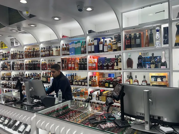 Dyckman Liquors 4