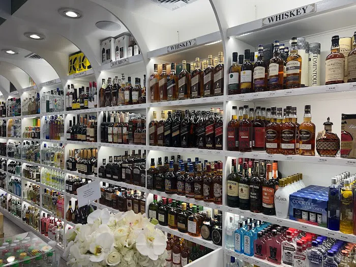 Dyckman Liquors 3