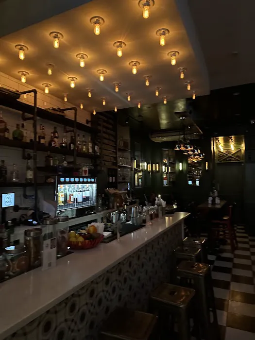 Pop & Pour Wine and Spirits 4