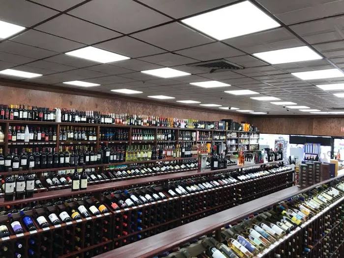 Long Beach Plaza Liquor 8