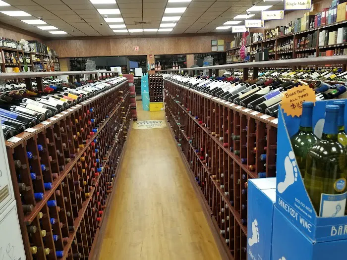 Long Beach Plaza Liquor 4