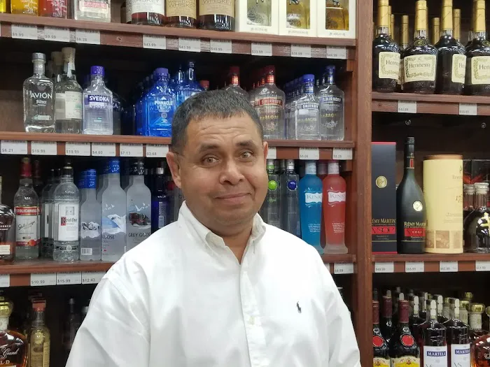 Long Beach Plaza Liquor 9