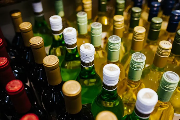 Raeder's Wines & Liquors 6