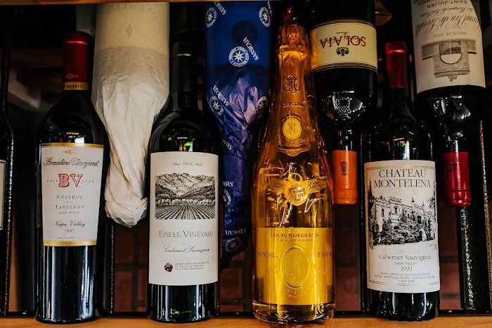 Raeder's Wines & Liquors 9