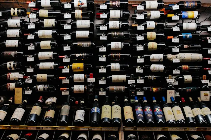 Raeder's Wines & Liquors 8